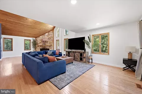 Living - 5221 Mountain View Dr, Broad Run, VA 20137 photo 1 of 2