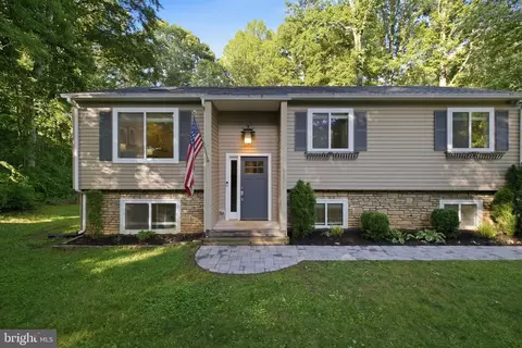7371 Crown Ln, Warrenton, VA 20187