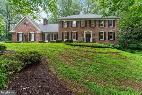 8464 Turkey Run Dr, Warrenton, VA 20187