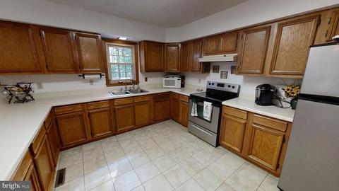 44 Tara Cir, Bumpass, VA 23024 photo 9