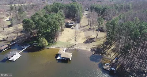 507 Point Dr, Bumpass, VA 23024 photo 5