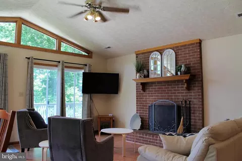 507 Point Dr, Bumpass, VA 23024 photo 7