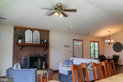 507 Point Dr, Bumpass, VA 23024 photo 8