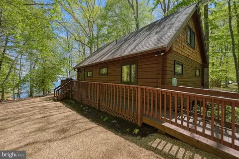 421 Lake Anna Dr, Bumpass, VA 23024 photo 4