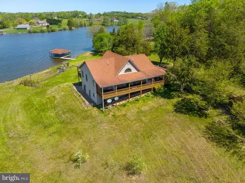 2635 Peach Grove Rd, Louisa, VA 23093