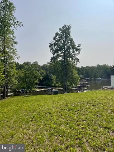 N Lakeshore Dr, Louisa, VA 23093