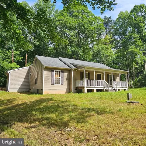 945 Anna Coves Blvd, Mineral, VA 23117