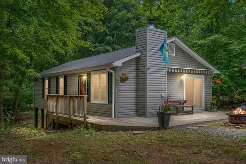 562 Lake Anna Dr, Bumpass, VA 23024