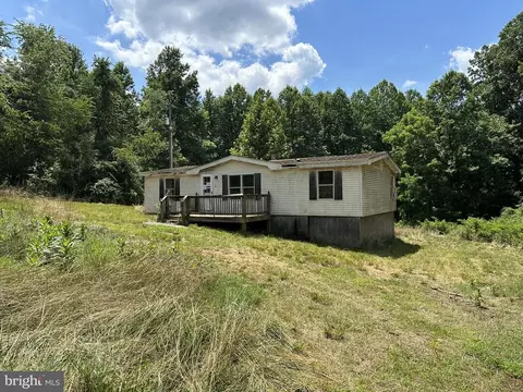 1654 Harris Creek Rd, Louisa, VA 23093