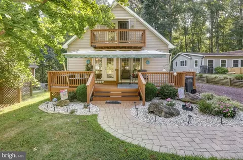 1441 S Lakeshore Dr S, Louisa, VA 23093