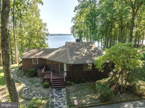 47 Amy Cir, Bumpass, VA 23024