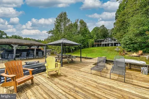 568 Plum Tree Rd, Bumpass, VA 23024