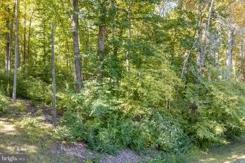 N Lakeshore Dr, Louisa, VA 23093