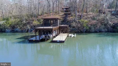 948 Pine Harbour Dr, Mineral, VA 23117