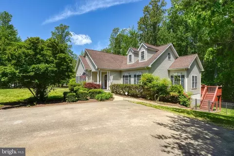 38 Jerdone Island Dr, Bumpass, VA 23024
