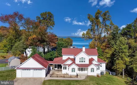 90 Pleasants View Pt, Bumpass, VA 23024
