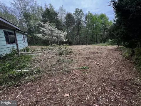 7968 Fredericks Hall Rd, Mineral, VA 23117