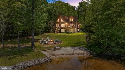 95 Cooke Ln, Bumpass, VA 23024