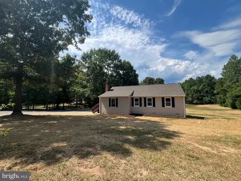 1275 Signboard Rd, Bumpass, VA 23024