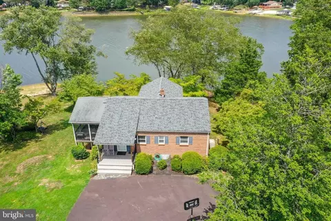 285 Lakeview Cir, Louisa, VA 23093