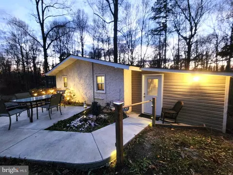 42 Hickory Nut Rd, Louisa, VA 23093
