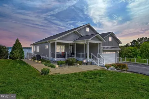 1098 Oak Grove Dr, Mineral, VA 23117