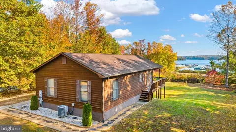 382 Lakewood Cir, Mineral, VA 23117