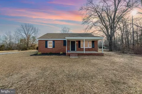 9810 Cross County Rd, Mineral, VA 23117
