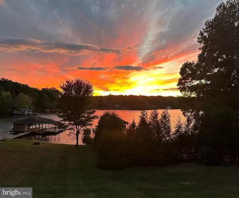 155 Pine Point Pl, Mineral, VA 23117