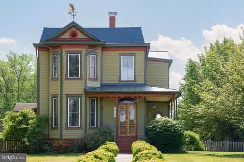 215 Fredericksburg Ave, Louisa, VA 23093