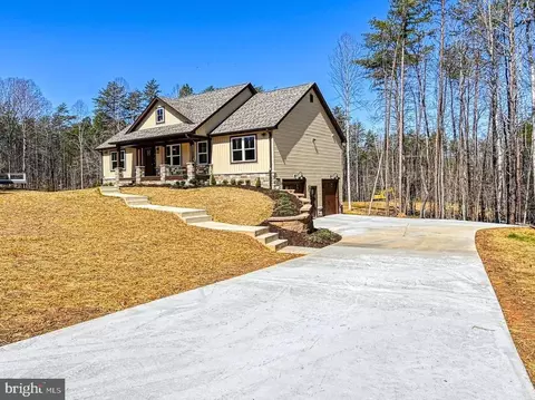 2143 Peach Grove Rd, Louisa, VA 23093