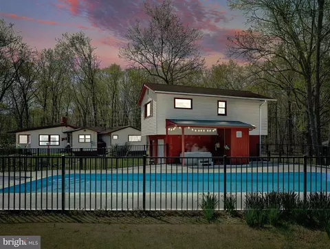 517 Doctors Rd, Louisa, VA 23093