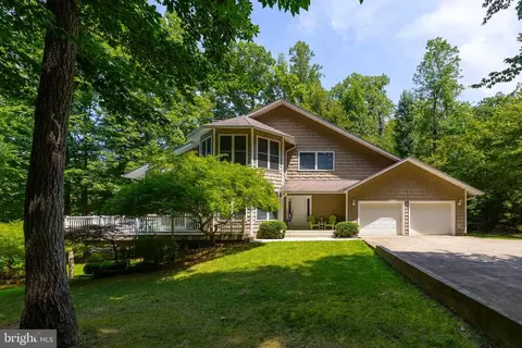 157 Cooke Ln, Bumpass, VA 23024
