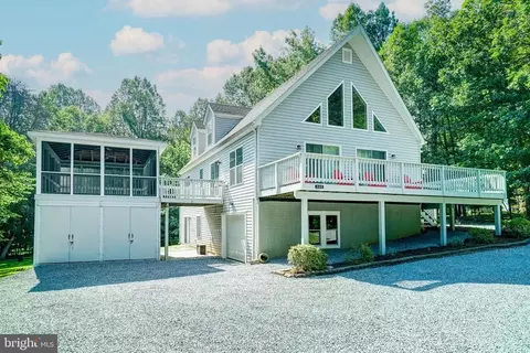 444 Point Dr, Bumpass, VA 23024