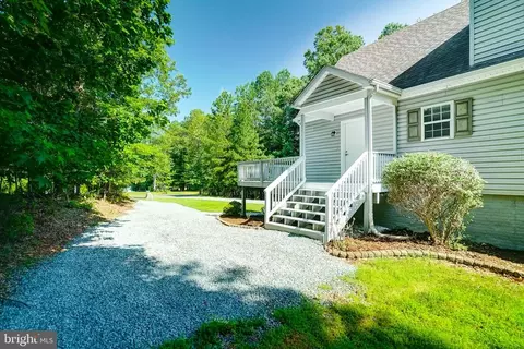 444 Point Dr, Bumpass, VA 23024 photo 12