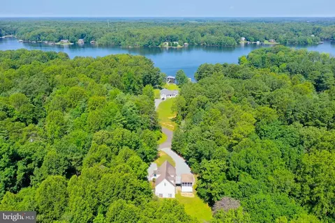 444 Point Dr, Bumpass, VA 23024 photo 9