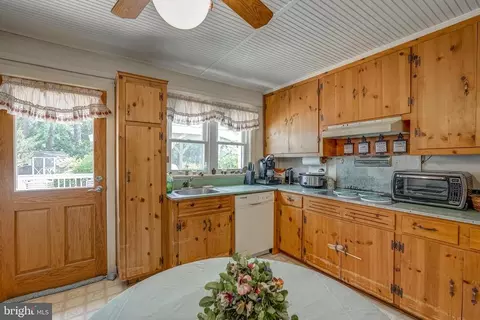 602 E 1st St E, Mineral, VA 23117 photo 15
