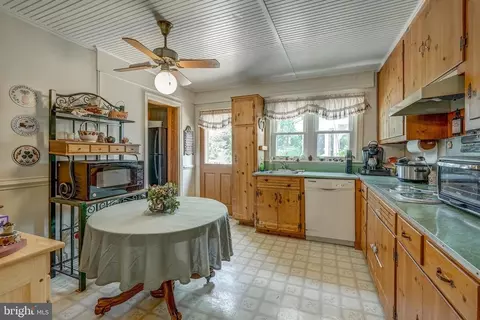 602 E 1st St E, Mineral, VA 23117 photo 17