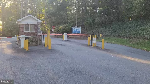 835 N Lake Shore Dr, Louisa, VA 23093