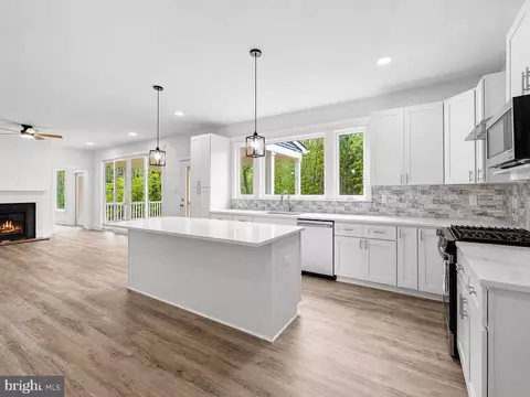 515 Noahs Landing Dr, Bumpass, VA 23024