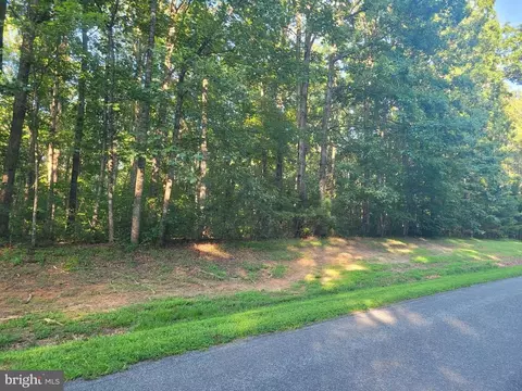20 Harness Ln, Louisa, VA 23093