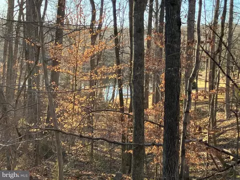 N Lakeshore Dr, Louisa, VA 23093