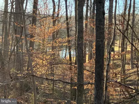 N Lakeshore Dr, Louisa, VA 23093