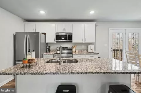 379 Moon Shadow Ln, Louisa, VA 23093