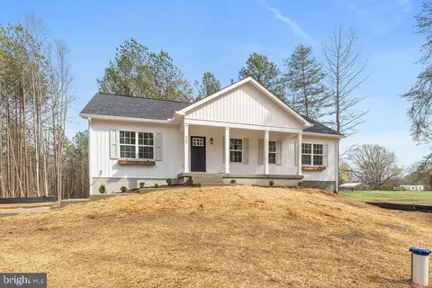 946 Pottiesville Rd, Bumpass, VA 23024