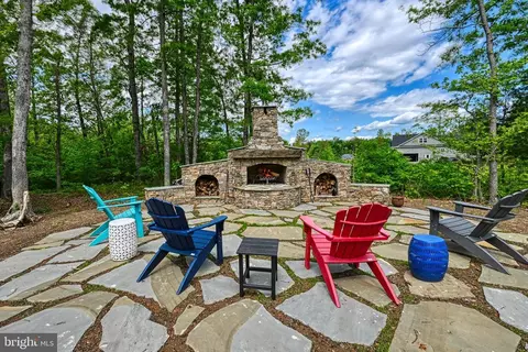 632 Noahs Landing Dr, Bumpass, VA 23024