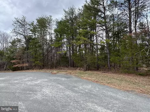 Harness Ln, Louisa, VA 23093