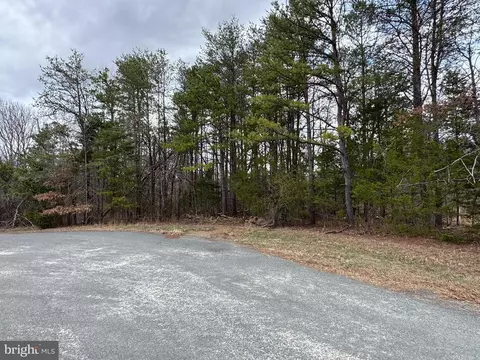 Harness Ln, Louisa, VA 23093