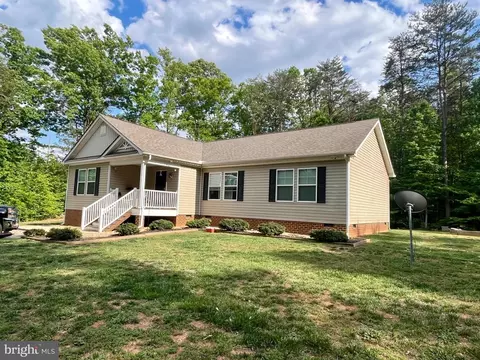 1176 Signboard Rd, Bumpass, VA 23024