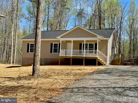 1438 James City, Reva, VA 22735